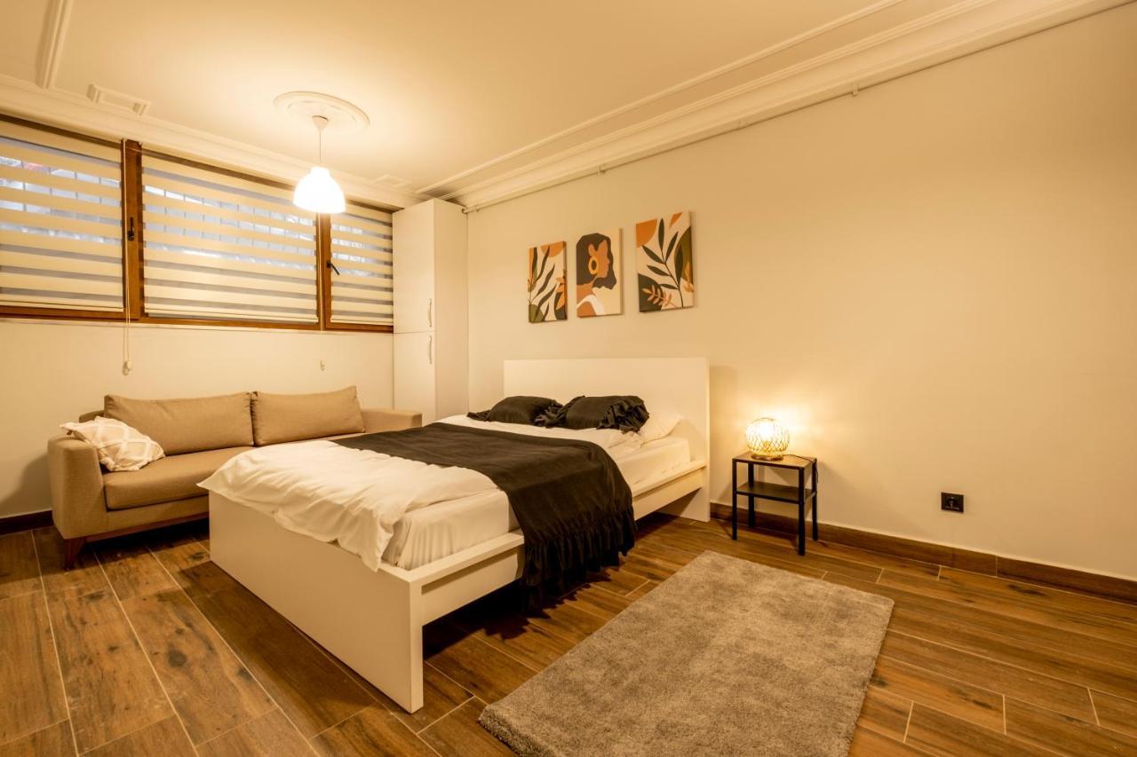 Апартаменты Spacious And Comfy 2Br In The Heart Of Cihangir Стамбул Экстерьер фото