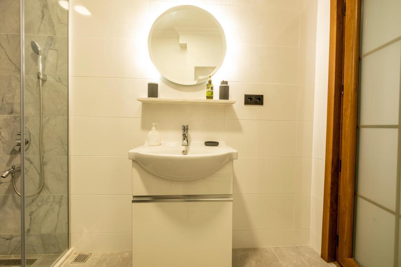 Апартаменты Spacious And Comfy 2Br In The Heart Of Cihangir Стамбул Экстерьер фото